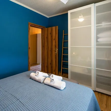 Azzurro Seafront Semesterbostad *