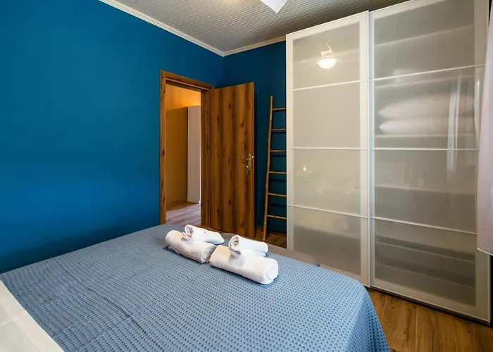 Azzurro Seafront Holiday home *