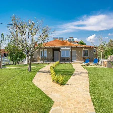 Azzurro Seafront Holiday home *